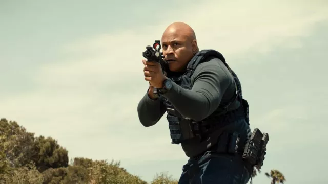 Tenues de la série télévisée NCIS : Los Angeles : Sam Hanna (LL Cool J) porte une montre ronde tactique dans la saison 14, épisode 6