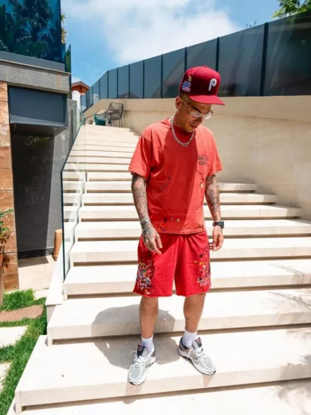 Saucony Progrid Omni 9 White Silver Red worn by Sfera Ebbasta on the Instagram account @sferaebbasta