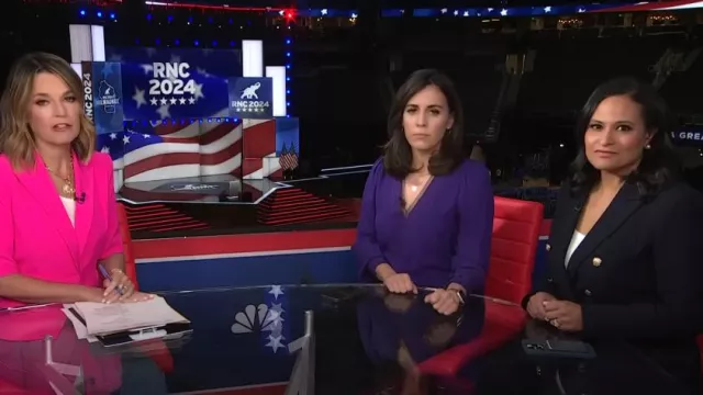 Chemise en soie brodée Elie Tahari en prune d’hiver portée par Hallie Jackson comme on le voit dans Today le 19 juillet 2024