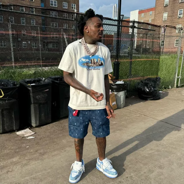 Louis Vuitton Graphic Short Sleeved Cotton Crewneck porté par Sauce Walka sur le compte Instagram @sauce_walka102