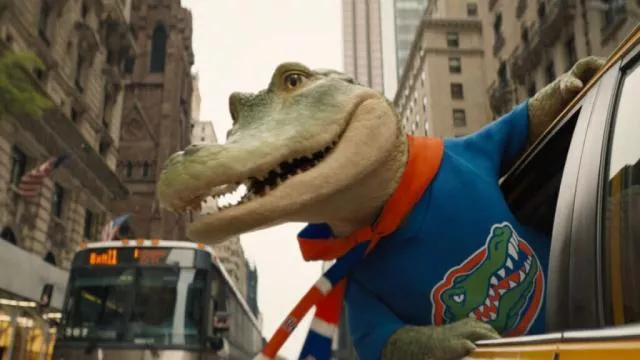 Lyle, Lyle, Cocodrilo Trajes de película: Shawn Mendes lleva una camiseta azul Cocodrilo para interpretar a Lyle