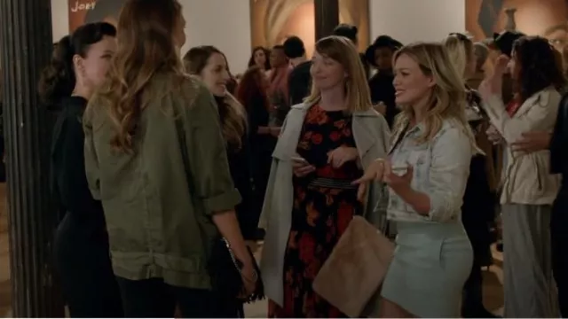 Robe midi Topshop Bloomsbury portée par Caitlin Miller (Tessa Albertson) comme on le voit dans Younger (S01E05)