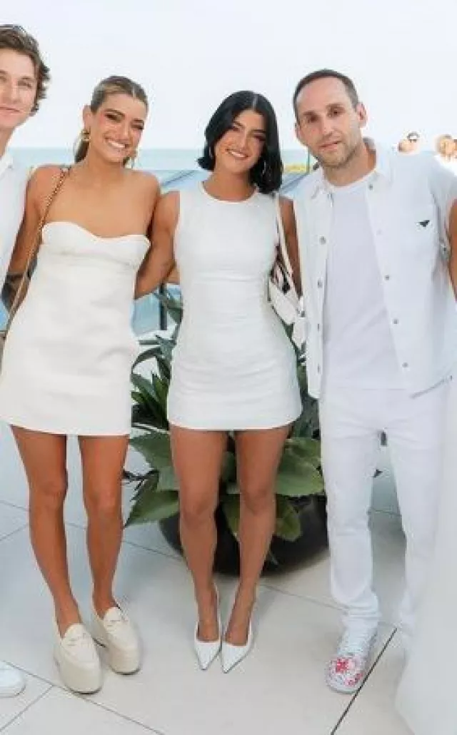 Robe courte en brocart Dolce & Gabbana portée par Charli D’Amelio lors de la White Party du 4 juillet de Michael Rubin le 4 juillet 2024