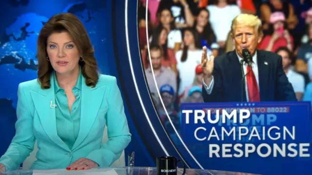 Michael Kors Georgina Pebble Crepe Blazer porté par Norah O’Donnell tel que vu dans CBS Evening News le 23 juillet 2024