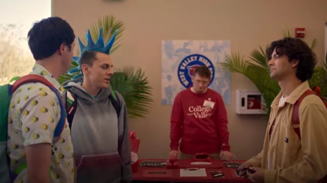 Jungles Jungles Sweat à capuche porté par Eli 'Hawk' Moskowitz (Jacob Bertrand) comme on le voit dans Cobra Kai (S06E02)