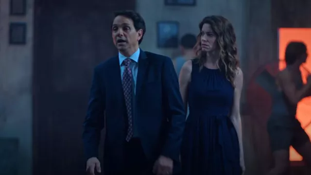Robe Hobbs Blythe portée par Amanda LaRusso (Courtney Henggeler) vue dans Cobra Kai (S06E03)