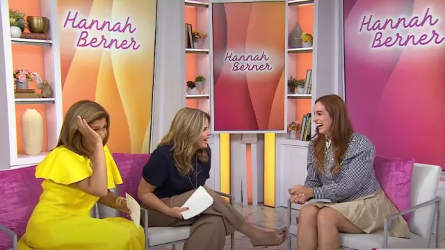 Chemise courte Sandro avec plastron en strass portée par Hannah Berner comme on le voit dans Today with Hoda & Jenna le 26 juillet 2024