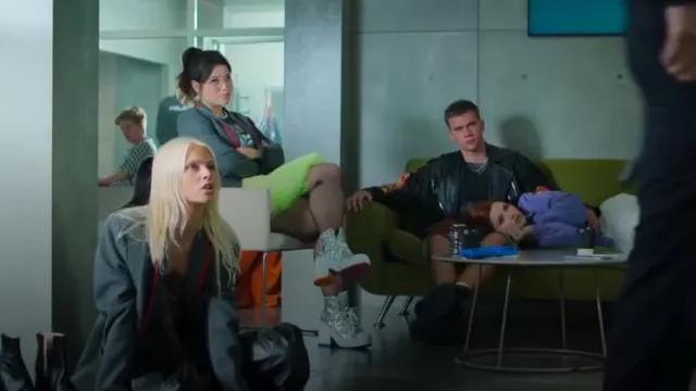 Converse Chuck 70 De Luxe Heel Pride Platform Boot Silver A06028C 11 Women worn by Sonia (Nadia Al-Saidi Ayala) as seen in Elite (S08E06)