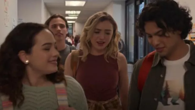 Madewell Crossover Crop Tank Dusty Redwood 2XL usado por Tory Nichols (Peyton List) como se ve en Cobra Kai (S06E04)
