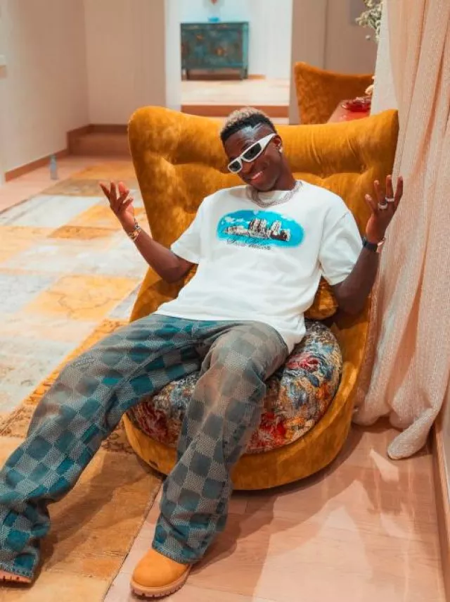 Louis Vuitton Deep Blue Tinted Damier Skate Jeans worn by Vinícius Júnior on the Instagram account @vinijr