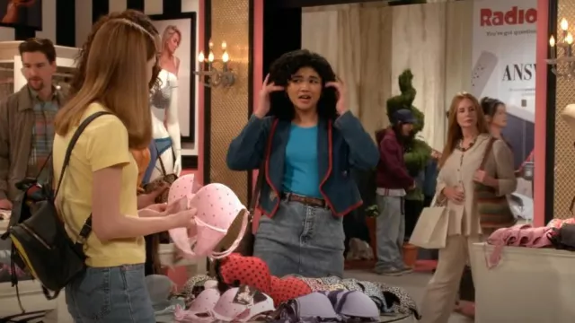 Veste Rickie Jean portée par Nikki (Sam Morelos) vue dans That '90s Show (S02E06)