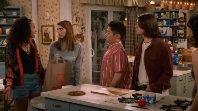 Sere Nade Chemise boutonnée portée par Gwen Runck (Ashley Aufderheide) comme on le voit dans That '90s Show (S02E08)