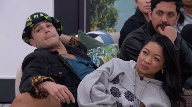 Kangol Nature Camo Casual porté par Trucker comme on le voit dans Big Brother (S26E04)