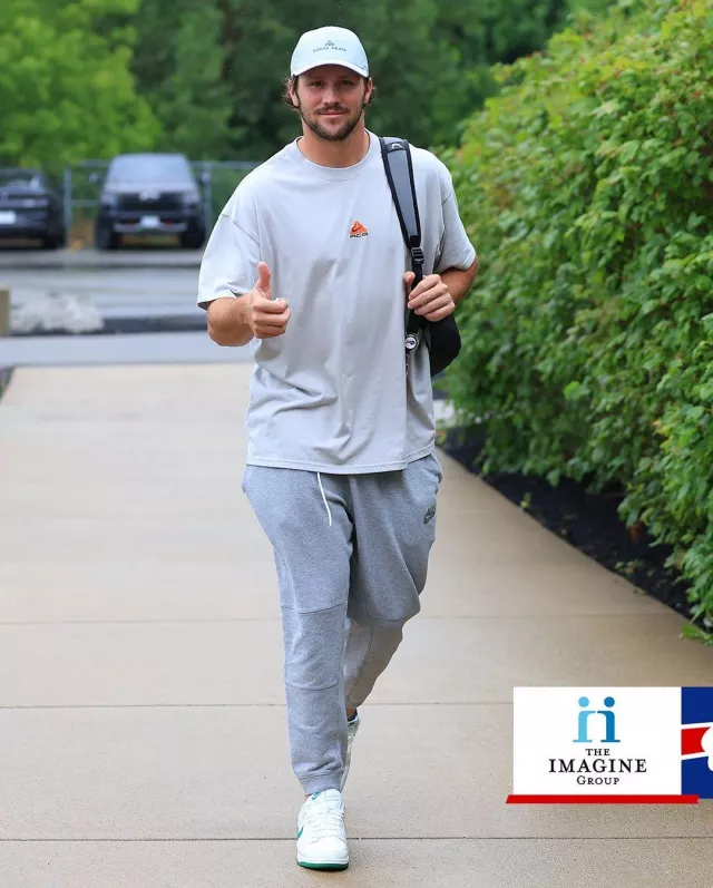 Nike Grey Glitter Logo Joggers worn by Josh Allen on the Instagram account @buffalobills