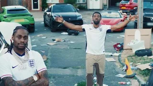 Camiseta Nike 2024-25 England White usada por Tion Wayne en Tion Wayne x Russ Millions - We Won (Video musical oficial)