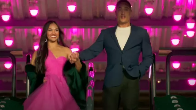 Vestido de Mac Duggal en magenta usado por Jenn Tran como se ve en The Bachelorette (T21E06)
