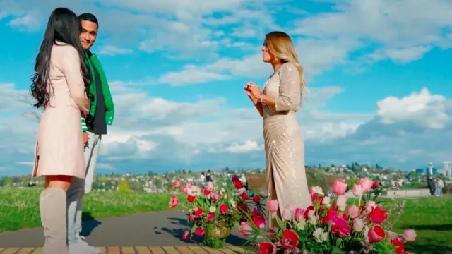 Robe Mac Duggal à paillettes dorées portée par Trista Sutter comme on le voit dans The Bachelorette (S21E06)