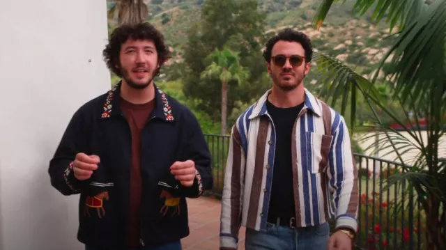 Veste APC Stefan portée par Kevin Jonas comme on le voit dans Claim to Fame (S03E06)