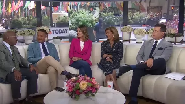 Altuzarra Claudia Vestido camisero fruncido de lunares usado por Hoda Kotb como se ve en Hoy el 20 de agosto de 2024