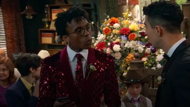 Asos Design Skinny Suit Jacket in Sequin Diamond Velvet in Burgundy worn by Noah Lambert (Israel Johnson) as seen in BUNK'D: Learning the Ropes (S07E22)