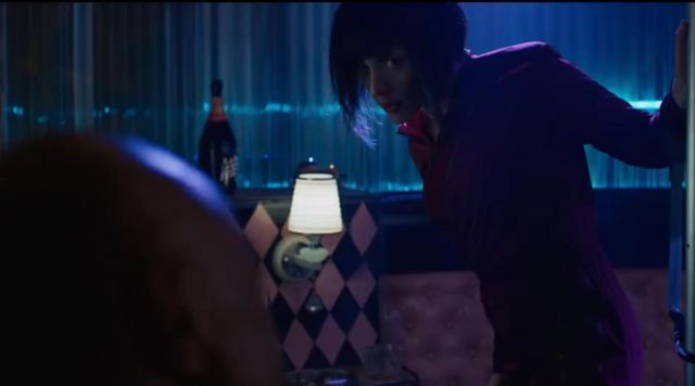 La bouteille de champagne dans Ghost in the Shell