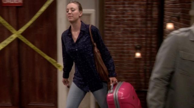 The bag pink Penny (Kaley Cuoco) in The Big Bang Theory S09E01