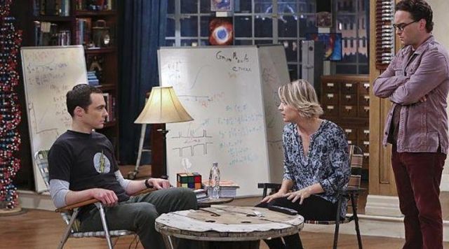 t-shirt flash logo black seen on Sheldon Cooper (Jim Parsons) in The Big Bang Theory