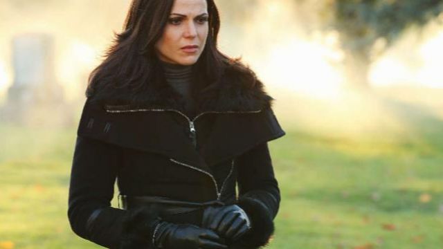 le manteau de Regina Mills ( Lana Parrilla ) Dans Once upon a time