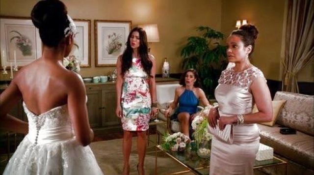 The satin evening dress of Zoila Diaz (Judy Reyes) in Devious Maids S2E13