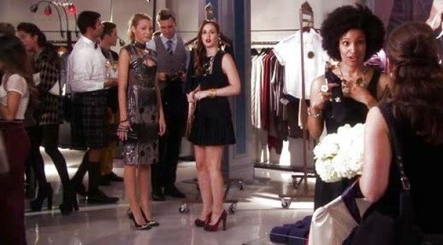 Sac noir porté par Serena Van Der Woodsen (Blake Lively) dans Gossip Girl Saison 6 Épisode 9