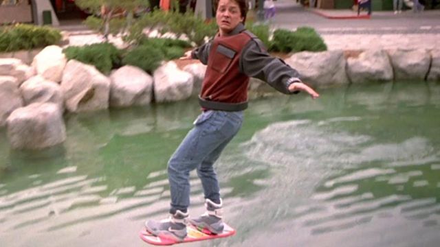 Hoverboard (Crealev) utilizado por Marty McFly (Michael J. Fox) en Back To The Future Part II