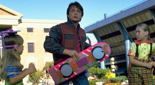 L'Hoverboard (Hendo projet) utilisé par Marty McFly (Michael J. Fox) dans Retour Vers Le Futur Partie II