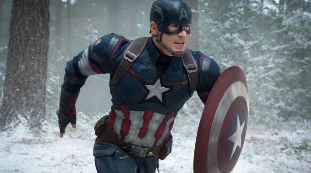 Le bouclier de Captain America / Steve Rogers (Chris Evans) dans Captain America: Age of Ultron