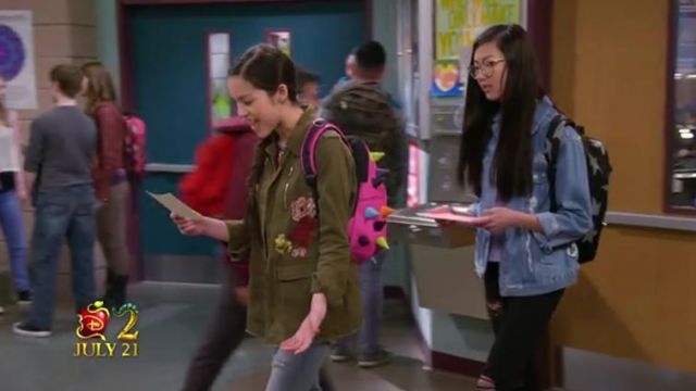 Le sac à dos Mad­Pax de Paige Olvera (Olivia Rodrigo) dans Bizaarvark S02E01