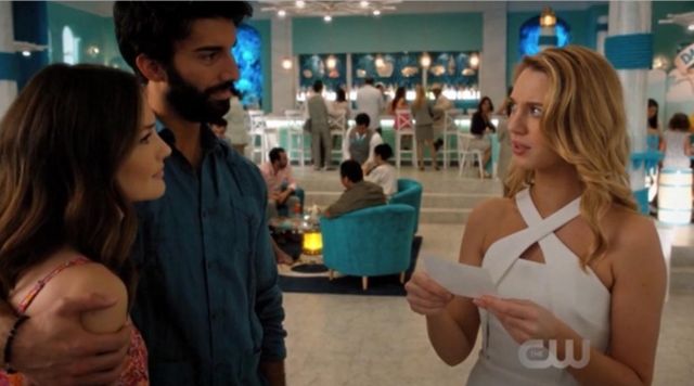 white dress for the round of Petra Solano ( Yael Grobglas ) in Jane the virgin
