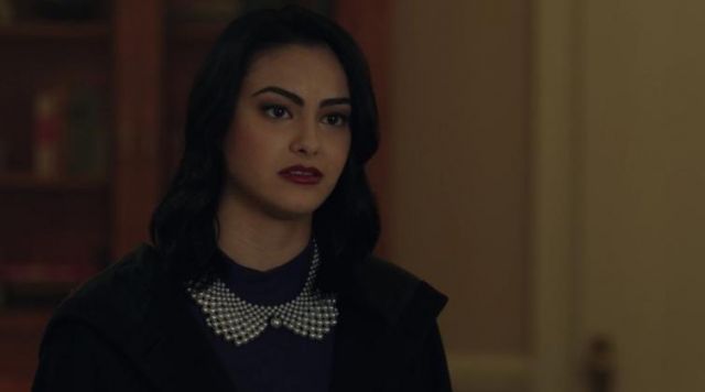 The necklace beads Veronia Lodge (Camilla Mendes) in Riverdale S01E04 ...