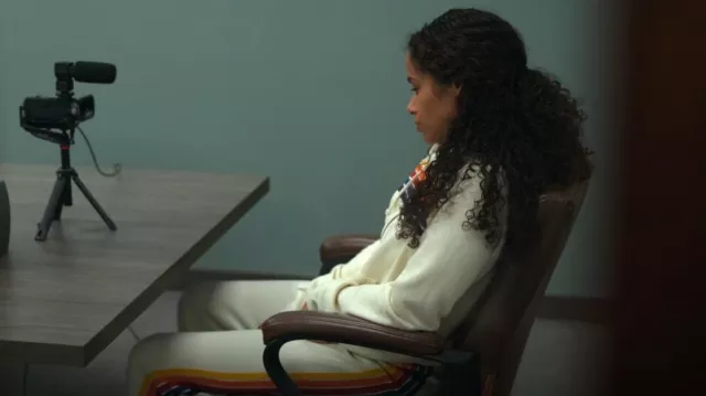 Pantalones de chándal Aviator Nation 5 Stripe usados por Shanelle Tucker (Shannon Kane) como se ve en Duda razonable (S02E01)