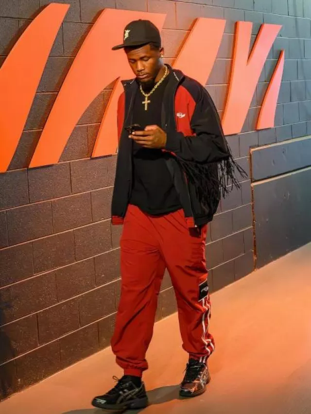 Martine Rose Red Side Stripe Eros Trackpants porté par Tee Higgins sur le compte Instagram @bengals
