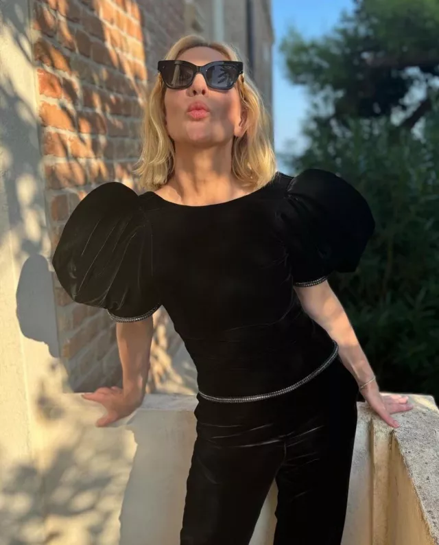 Louis Vuitton Lv Link Light Cat Eye Sunglasses worn by Cate Blanchett in Venice on August 28, 2024