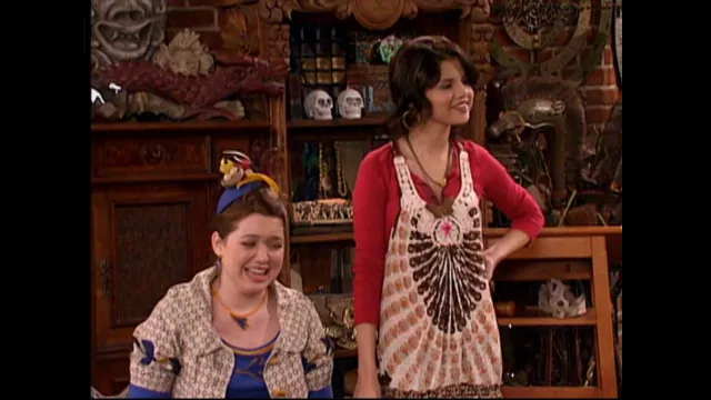 Free People Crochet Tunic of Alex Russo (Selena Gomez) in Wizards of Waverly Place (S02E18)