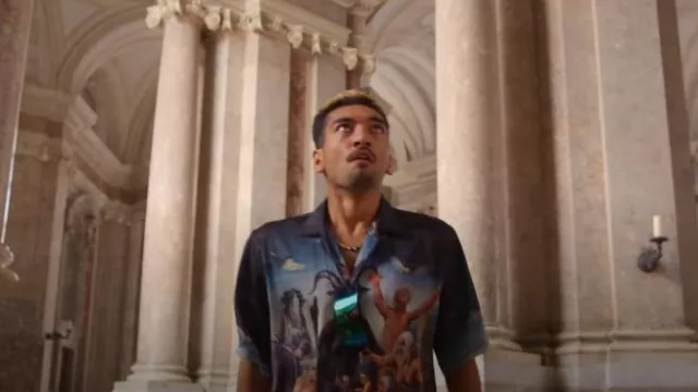 L’Oakley Sutro S de Dick porté par Dionysos (Nabhaan Rizwan) comme on le voit dans KAOS (S01E01)