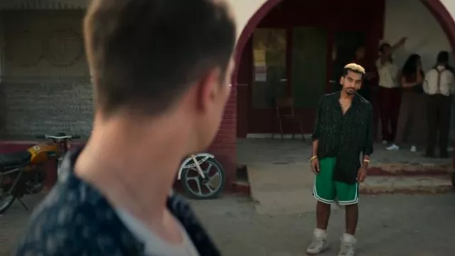 Boston Celtics Nike Icon Swingman Short porté par Dionysus (Nabhaan Rizwan) comme on le voit dans KAOS (S01E02)
