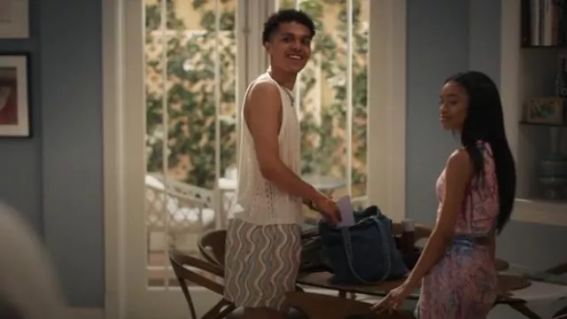 Mini-jupe diesel portée par Ashley Banks (Akira Akbar) comme on le voit dans Bel-Air (S03E08)