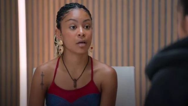 Crop Top de Zara usado por Naisha como se ve en Pop Star Academy: KATSEYE (S01E03)