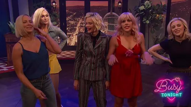 Lord & Taylor Chaqueta blazer de raya diplomática multicolor usada por Jaime King en Busy Tonight el 3 de abril de 2019