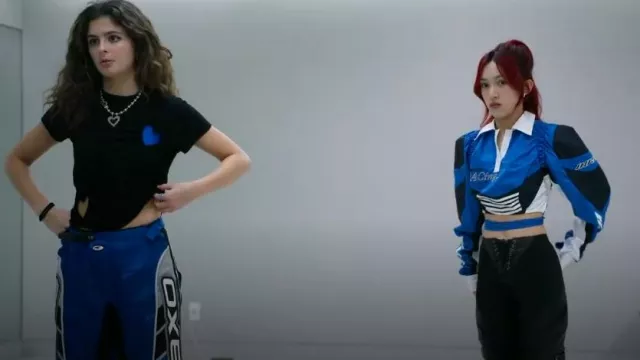 Andersson Bell Josie Racing Crop Shirt usado por Marquise como se ve en Pop Star Academy: KATSEYE (S01E06)