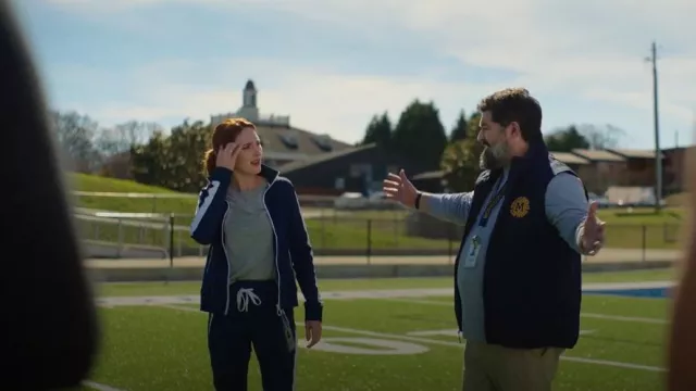 Veste de survêtement Alala portée par Gwen Sanders (Stephanie Koenig) vue dans Professeur d’anglais (S01E02)