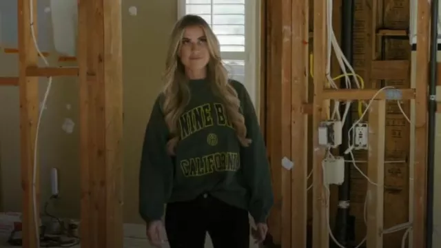 Sweat-shirt Anine Bing Jaci porté par Christina Hall comme on le voit dans Christina on the Coast (S06E08)