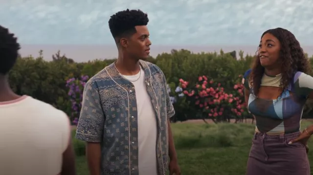 Haut de baseball en denim Amiri porté par Will Smith (Jabari Banks) comme on le voit dans Bel-Air (S03E10)