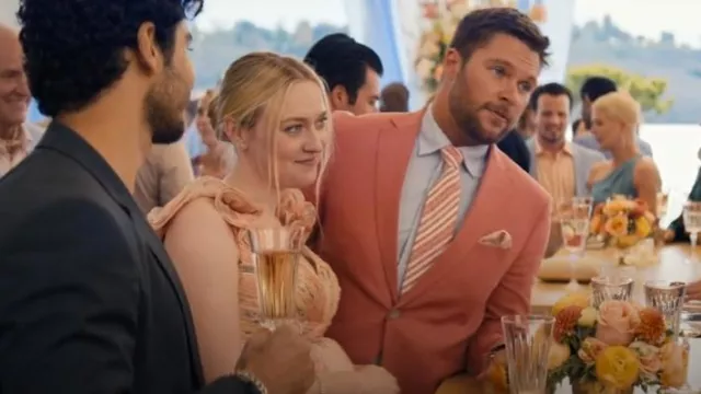 Vestido de gala recortado de gasa floral floral de Mac Duggal en rosa Multi usado por Abby Winbury (Dakota Fanning) como se ve en La pareja perfecta (S01E01)